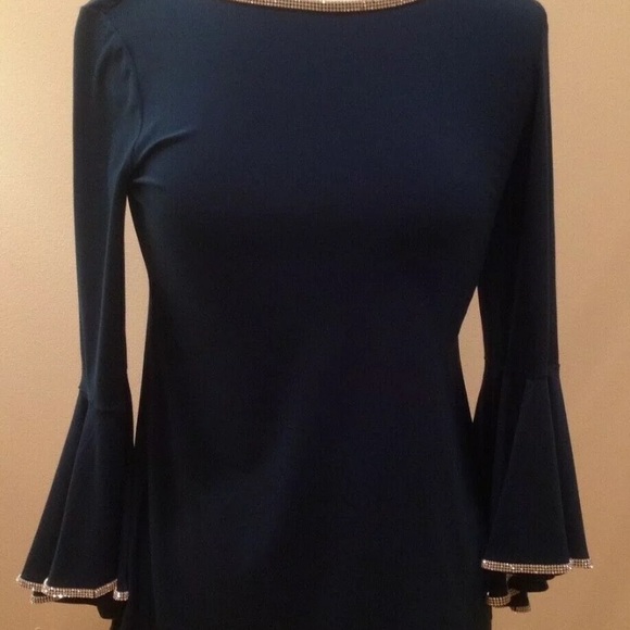 Msk beautiful bell sleeve blouse! - Picture 4 of 4